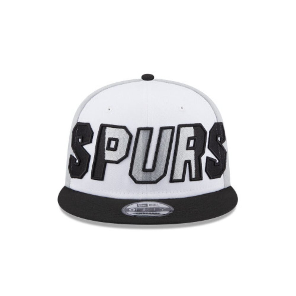This is a New Era San Antonio Spurs Tri-Color 9FIFTY snapback cap in white and b